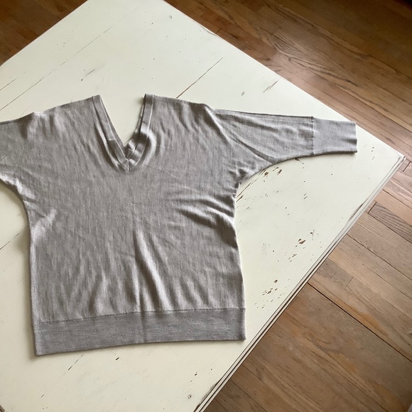 Banana Republic Double V Neck Gray Merino 3/4 sleeve Wool Sweater Medium - Picture 4 of 8